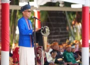 Momen Hari Guru, Pj Gubernur Sulsel Berikan Beasiswa S2 dan S3 untuk 33 Guru