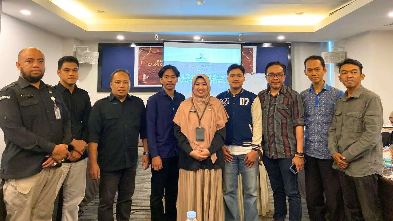 KPU Sulsel Berikan Sertifikat Akreditasi kepada 8 Lembaga Pemantau dan Survei Pilkada 2024 2 KPU Sulsel Berikan Sertifikat Akreditasi kepada Lembaga Pemantau dan Survei Pilkada 2024