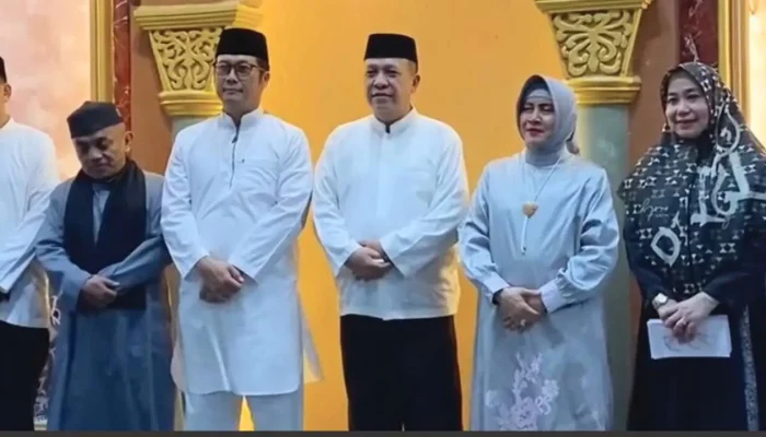 Anggota DPRD Makassar Hasanuddin Leo Hadiri Tradisi Sapu-sapu Ulu di Masjid Darul Hijrah