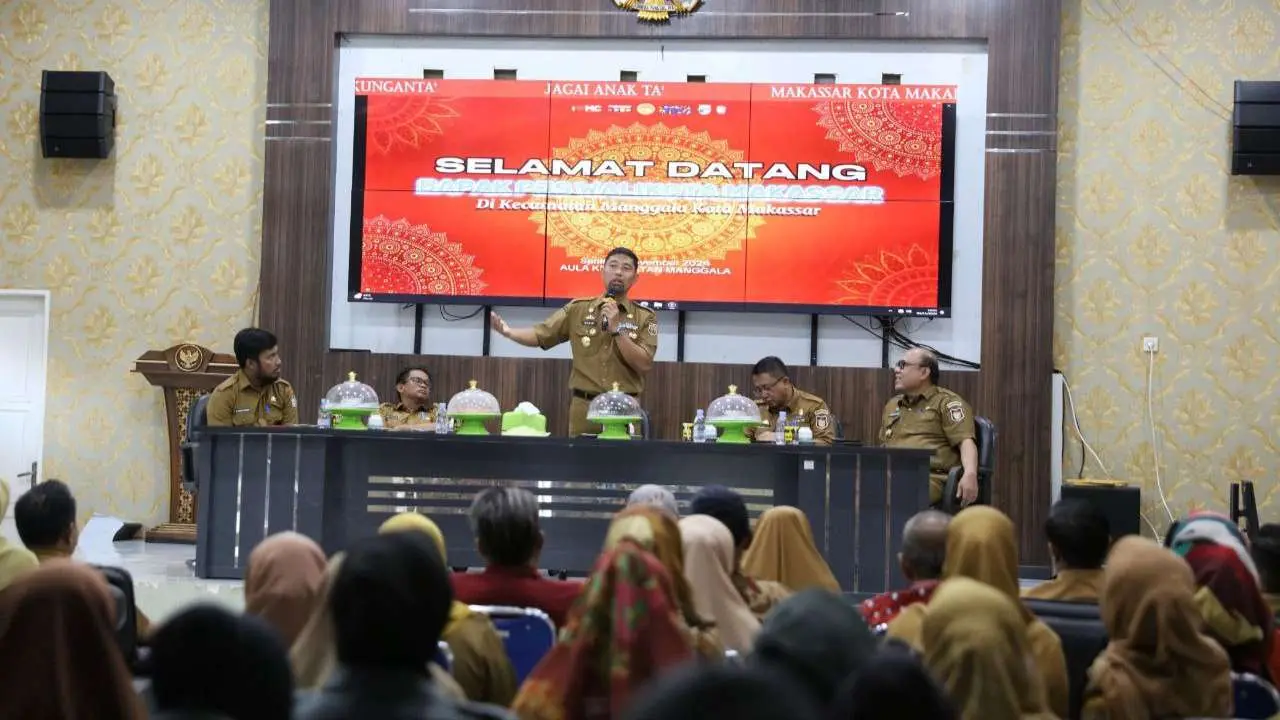 Pjs Wali Kota Arwin Azis & Kadis DLH Tanam Pohon di Kecamatan Manggala