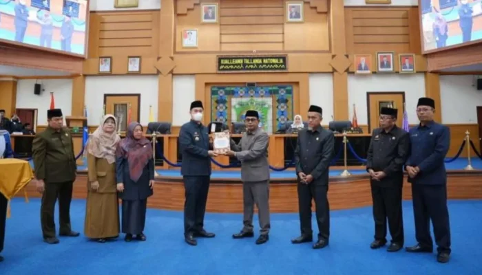 Bupati Pangkep Serahkan LKPJ Tahun Anggaran 2023 dalam Sidang Paripurna DPRD