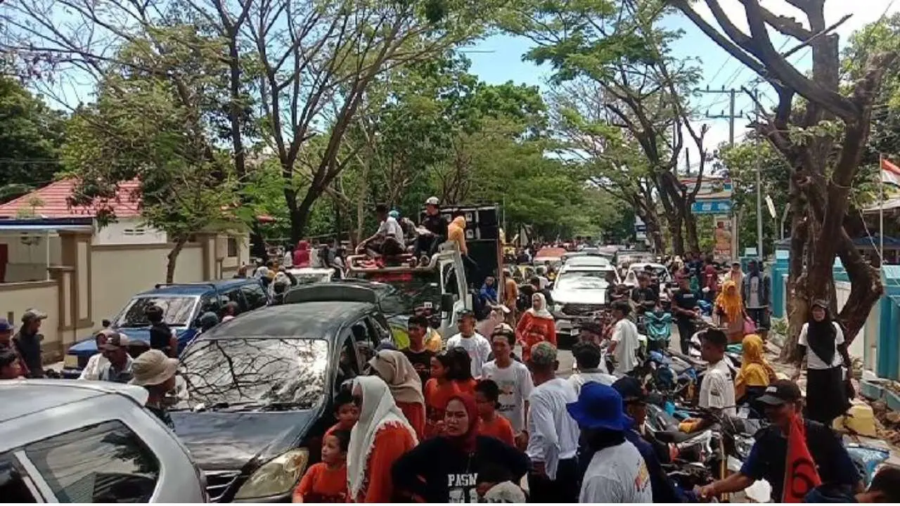 Puluhan Ribu Pendukung "PASMI" Nomor 2 Padati Jeneponto, Lalu Lintas Lumpuh Total