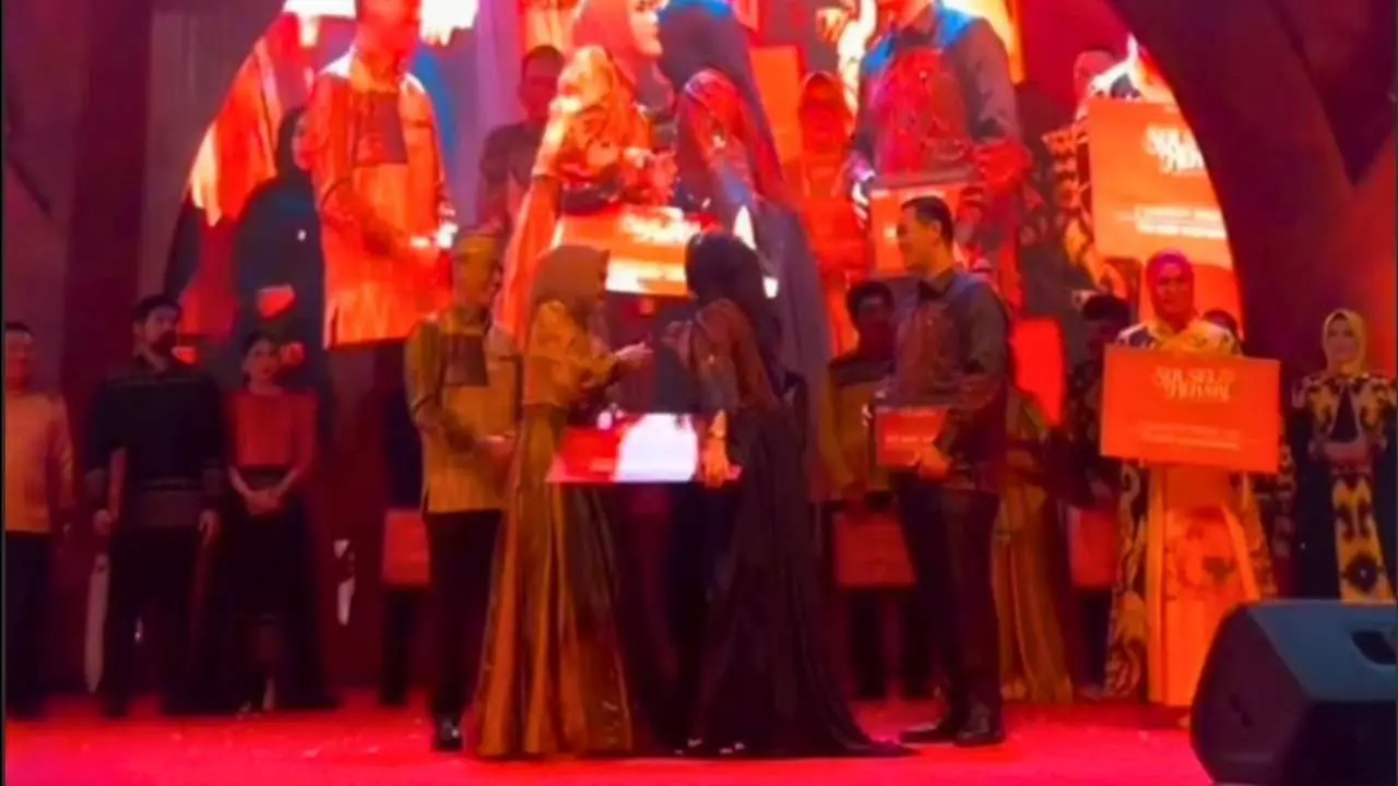Kabupaten Pangkep Raih Best Costume di Ajang Fashion Show Sulsel Menari
