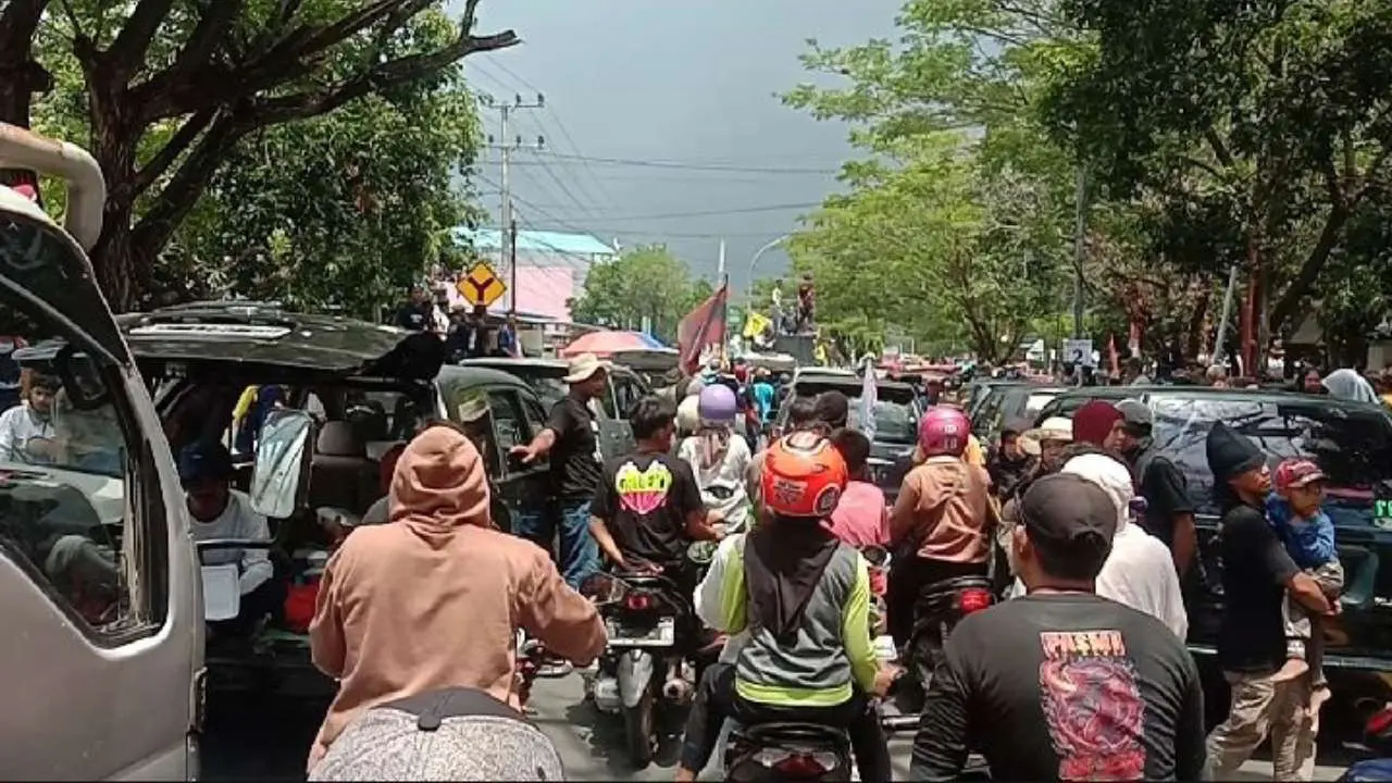 Puluhan Ribu Pendukung "PASMI" Nomor 2 Padati Jeneponto, Lalu Lintas Lumpuh Total
