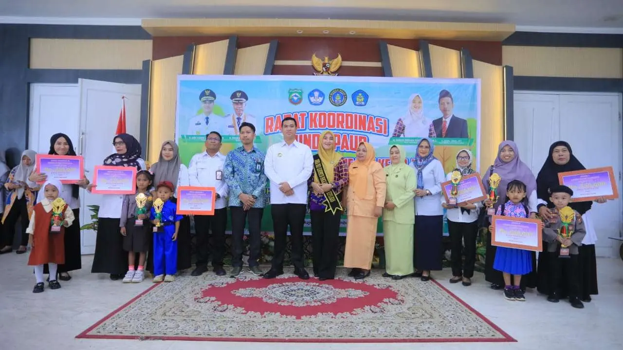 Bupati Pangkep Serahkan Hadiah Juara Lomba Gebyar PAUD