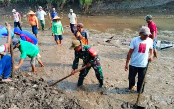 Jelang Musim Tanam, Pemdes Lentu dan Warga Bersihkan Saluran Irigasi Bendungan Secara Gotong Royong