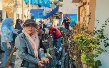 Kadistan Makassar Bersama Tim Turun Langsung Bersihkan Lokasi Kebakaran di Jalan Laiya