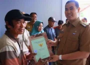 Bupati Pangkep Serahkan 257 Sertipikat Tanah kepada Warga