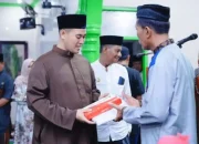 Bupati Pangkep Bagikan Bingkisan dan Bantuan Saat Safari Ramadan di Desa Tamangapa