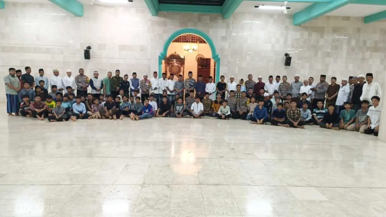 Kapolrestabes Makassar Sambangi Warga Sudiang Raya Lewat Safari Subuh