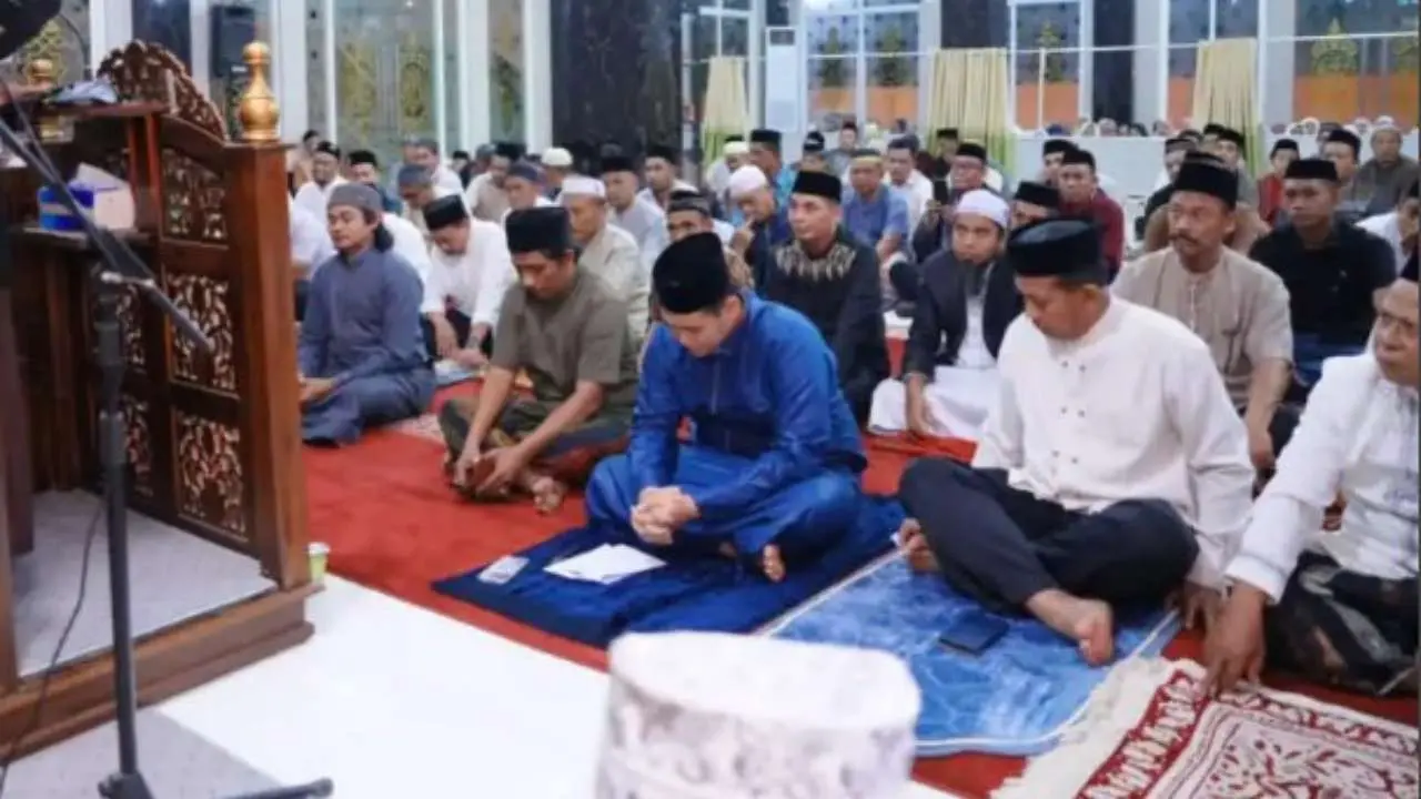 Bupati Pangkep Gelar Salat Tarawih Berjamaah di Masjid Babul Khair, Desa Wisata Kabba