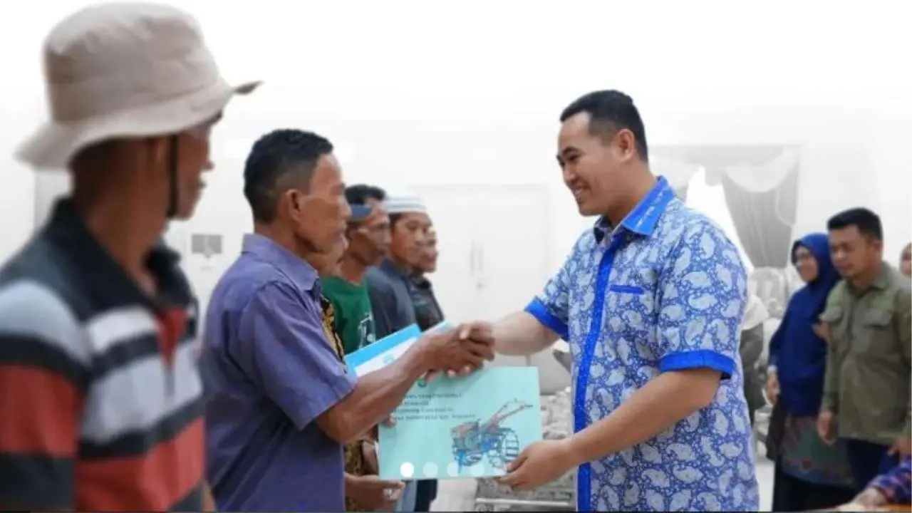 Bupati MYL Serahkan Bantuan Hibah untuk Nelayan dan Petani di Pangkep