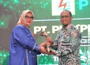 Terdepan dalam Transisi Energi, PLN UID Sulselrabar Raih Penghargaan di Fajar Awards 2024