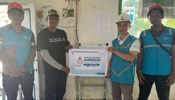 Momen Hari Pahlawan, Donasi Insan PLN Listriki 100% Pulau Katindoang dengan Energi Bersih