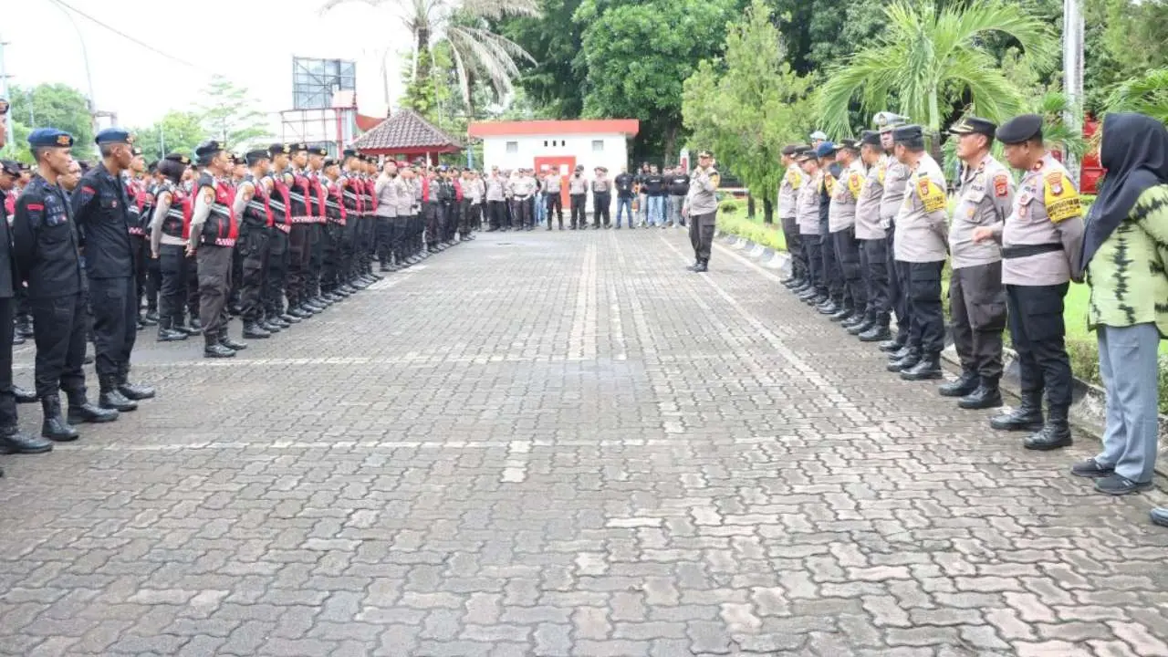 Kabag Ops Polrestabes Makassar Pimpin Apel Pengamanan Rapat Pleno Pilkada di Hotel Claro