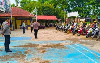 Kapolsek Bontonompo: Jangan Abaikan Helm demi Keselamatan di Jalan 3 Kapolsek Bontonompo: Jangan Abaikan Helm demi Keselamatan di Jalan