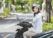 Tips Berkendara Aman dan Selamat untuk Emak-Emak dan Perempuan di Jalan Raya