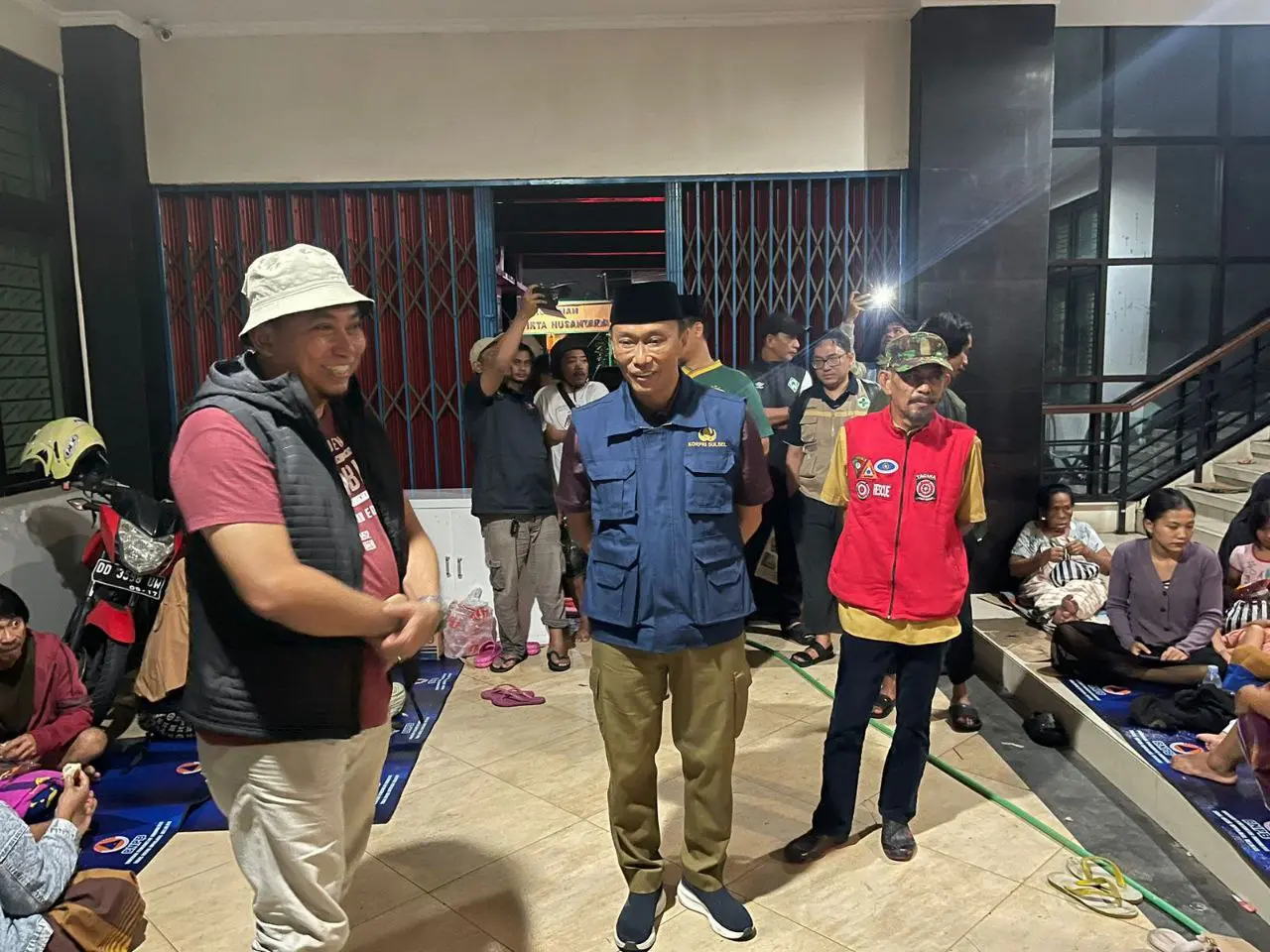 Banjir di Makassar, Prof Zudan Tinjau Pengungsi dan RS Faisal di Tengah Malam