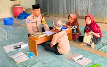 Ketulusan Seorang Polisi, Aipda Imran Jadi Guru Ngaji Sukarela Tanpa Pamrih 1 Ketulusan Seorang Polisi, Aipda Imran Jadi Guru Ngaji Sukarela Tanpa Pamrih