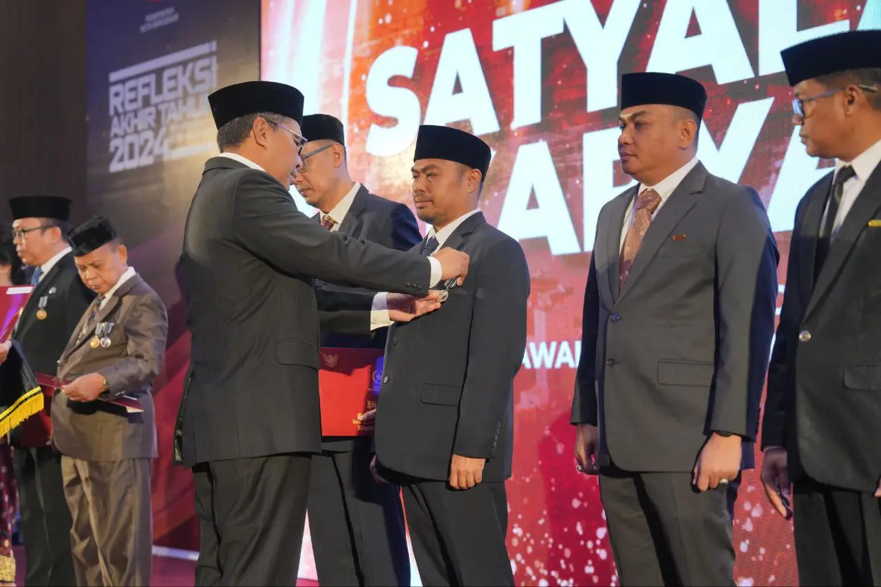 Pengabdian Muhammad Roem Berbuah Penghargaan Satyalancana Karya Satya dari Presiden RI