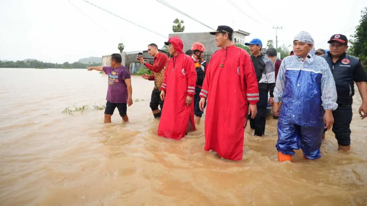 Pj Gubernur dan Bupati Pantau Kondisi Banjir di Pangkep