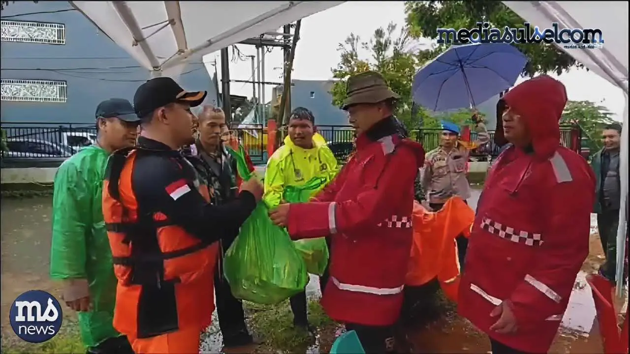 Kapolrestabes Makassar Salurkan Bantuan Bagi Korban Banjir di Manggala-Biringkanaya
