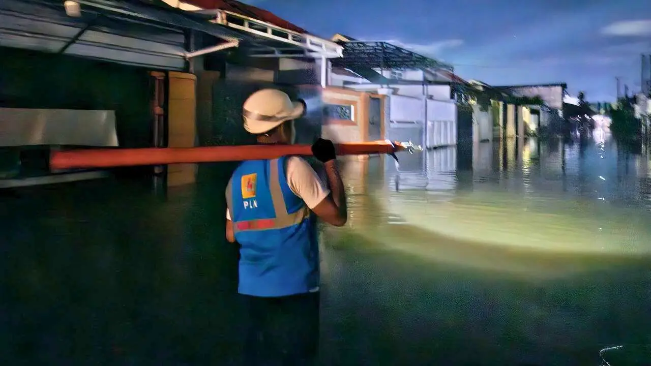 Banjir Mulai Surut, PLN Cepat Pulihkan Pasokan Listrik di Makassar