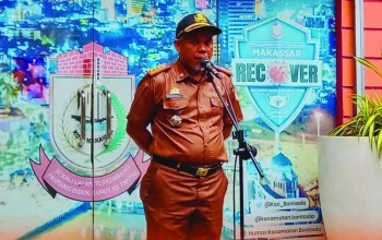 Sekcam Bontoala Tekankan Disiplin dan Kebersamaan Saat Pimpin Apel Pagi 8 Sekcam Bontoala Tekankan Disiplin dan Kebersamaan Saat Pimpin Apel Pagi