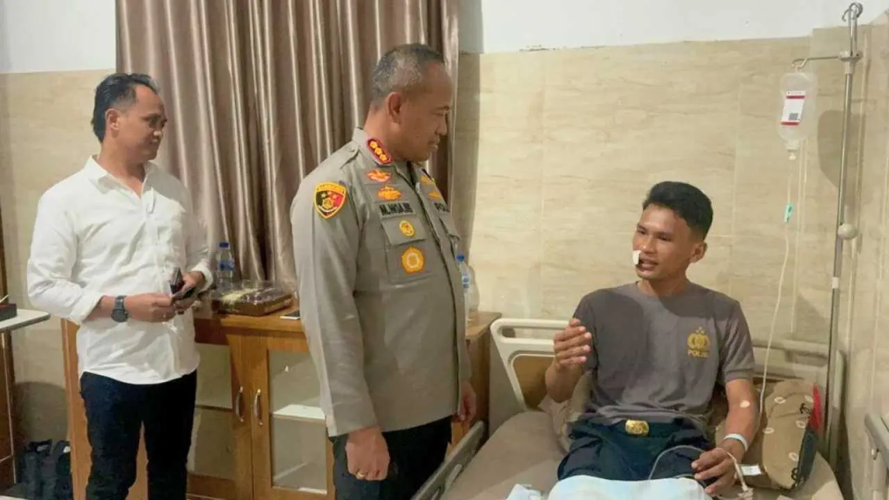 Kapolrestabes Makassar Jenguk Anggota Polri Terluka Saat Amankan Demonstrasi Mahasiswa Papua