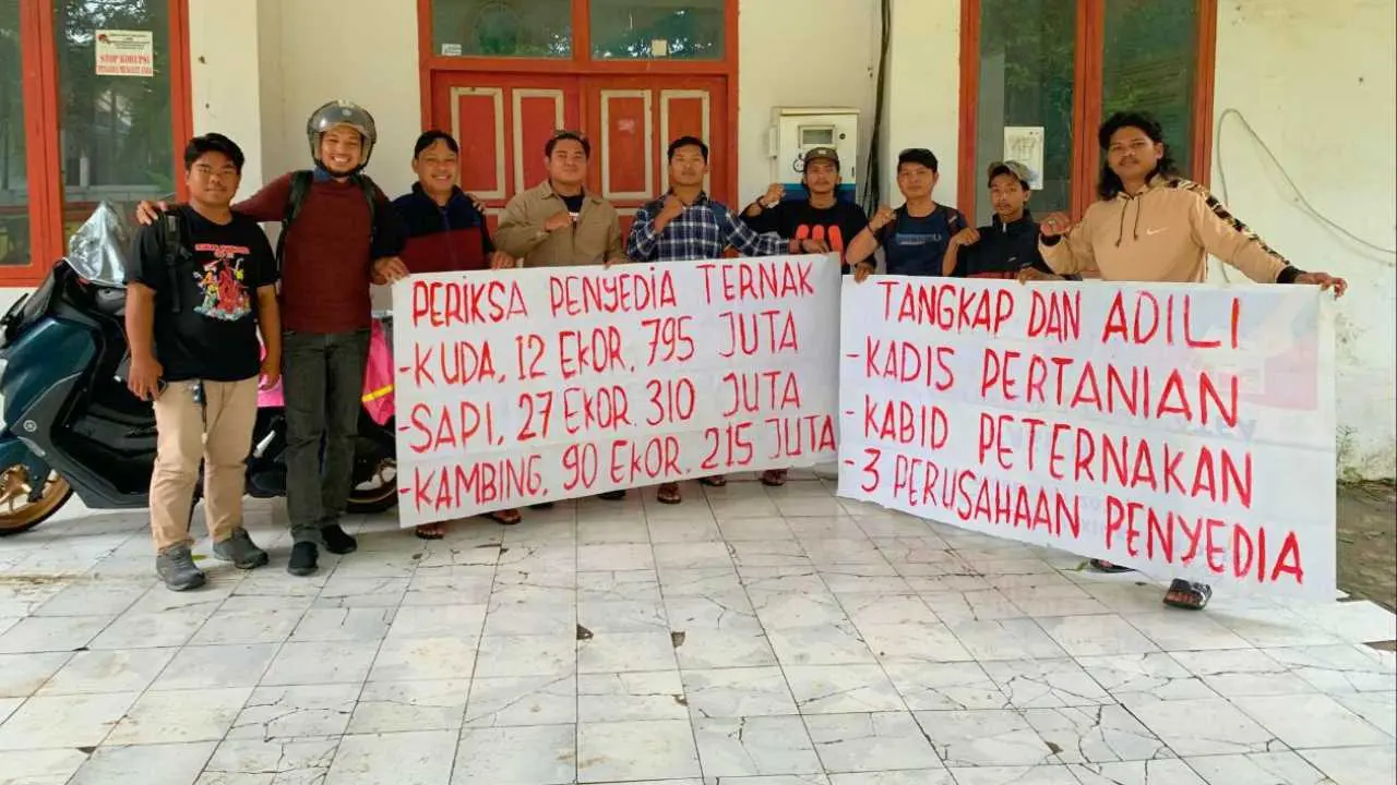 Aktivis Demo Dinas Pertanian Jeneponto Tuntut Transparansi Pengadaan Ternak