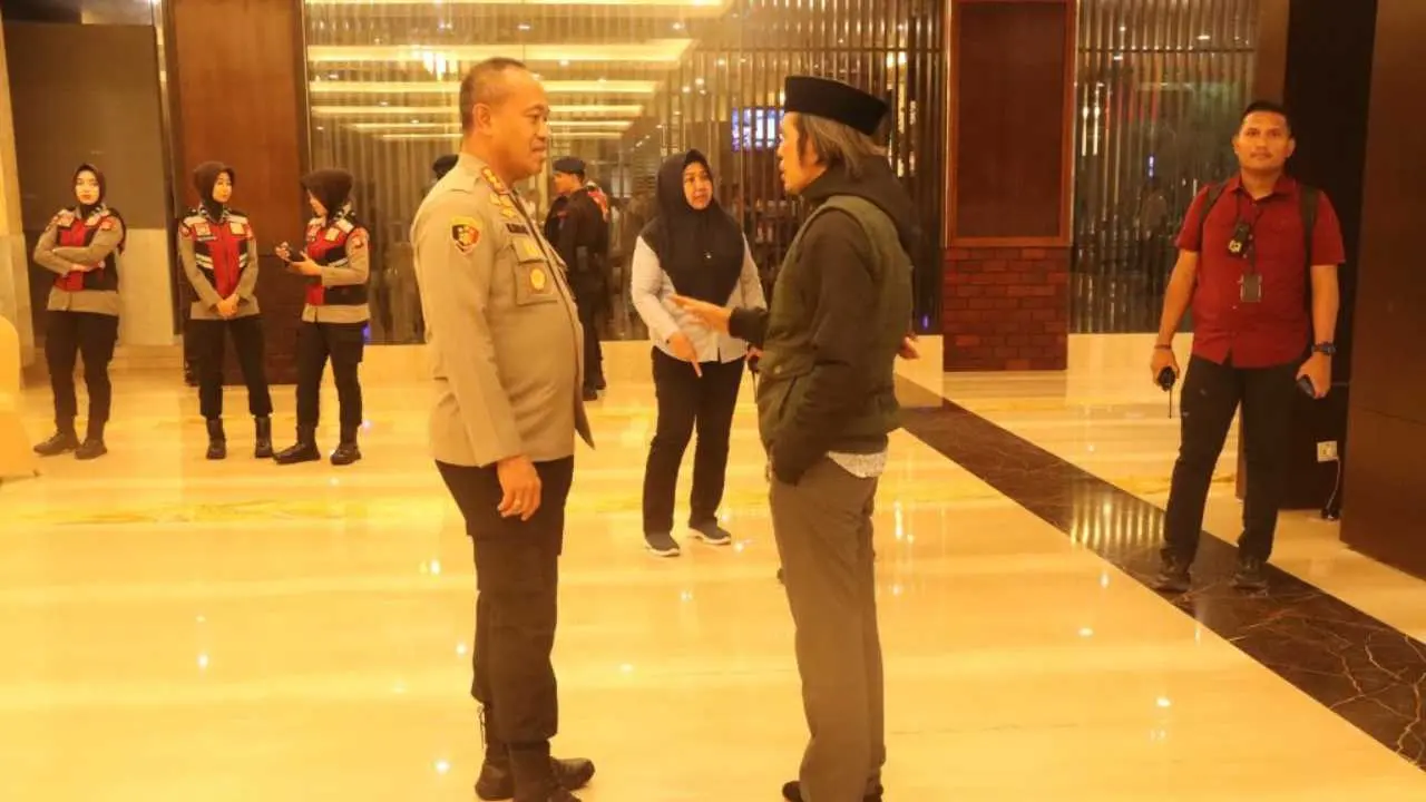 Kapolrestabes Makassar Kawal Rekapitulasi Suara Pilkada Serentak 2024 2 Kapolrestabes Makassar Kawal Rekapitulasi Suara Pilkada Serentak 2024