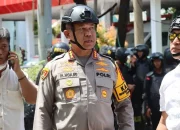 Kapolrestabes Makassar Pantau Langsung Aksi Mahasiswa Papua, Satu Polisi Terluka