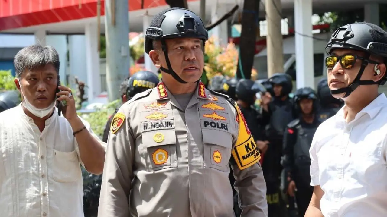 Kapolrestabes Makassar Pantau Langsung Aksi Mahasiswa Papua, Satu Polisi Terluka