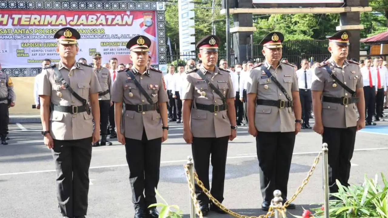 Kapolrestabes Makassar Pimpin Sertijab Kasat Lantas dan 3 Kapolsek