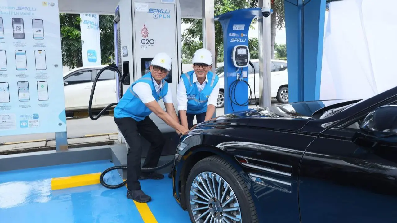 PLN Siagakan Ribuan SPKLU dan Personel untuk Layani Pemudik Kendaraan Listrik Nataru