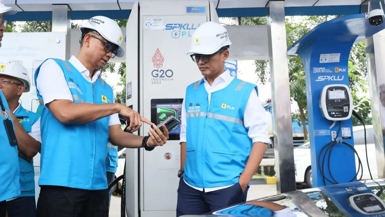 PLN Siagakan Ribuan SPKLU dan Personel untuk Layani Pemudik Kendaraan Listrik Nataru