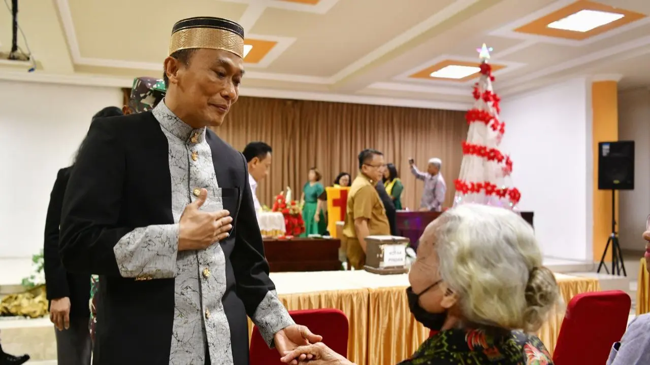 Pj Gubernur Sulsel dan Forkopimda Pantau Misa Natal, Sampaikan Pesan Damai 2 Pj Gubernur Sulsel dan Forkopimda Pantau Misa Natal, Sampaikan Pesan Damai