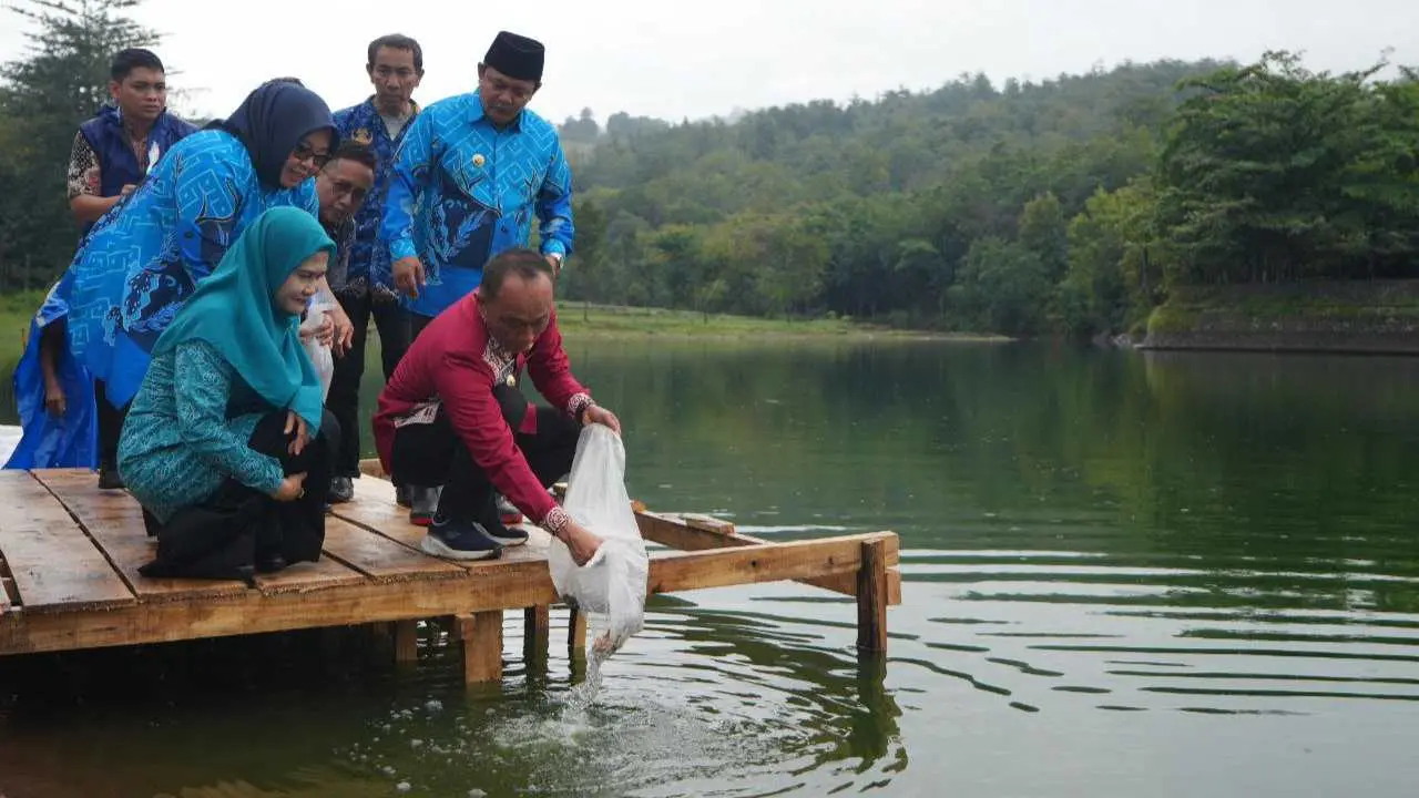 Pemprov Sulsel Salurkan 5 Juta Benih Ikan untuk Dukung Nelayan dan Ketahanan Pangan