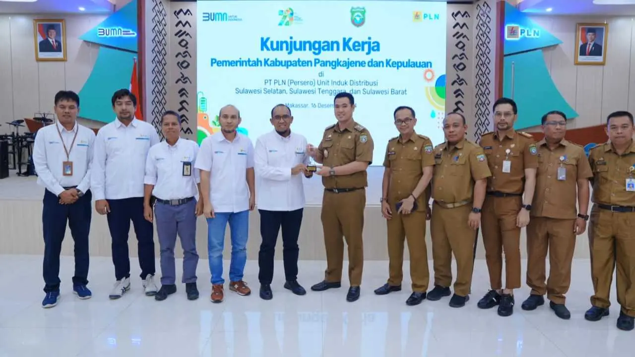 Bupati Pangkep Bahas Program Listrik Desa untuk Kepulauan bersama PLN Sulselrabar 2 Bupati Pangkep Bahas Program Listrik Desa untuk Kepulauan bersama PLN Sulselrabar