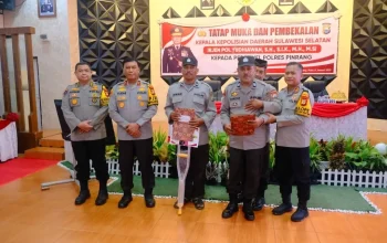 Kapolda Sulsel Sentil Etika dan Judi Online di Polres Pinrang: Ketahanan Pangan Jalan Terus! 2 Kapolda Sulsel Sentil Etika dan Judi Online di Polres Pinrang: Ketahanan Pangan Jalan Terus!