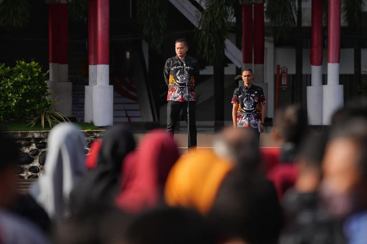 Pimpin Apel Perdana, Pj Gubernur Fadjry Djufry Ajak OPD Sulsel Sukseskan Program Nasional 3 Pimpin Apel Perdana, Pj Gubernur Fadjry Djufry Ajak OPD Sulsel Sukseskan Program Nasional