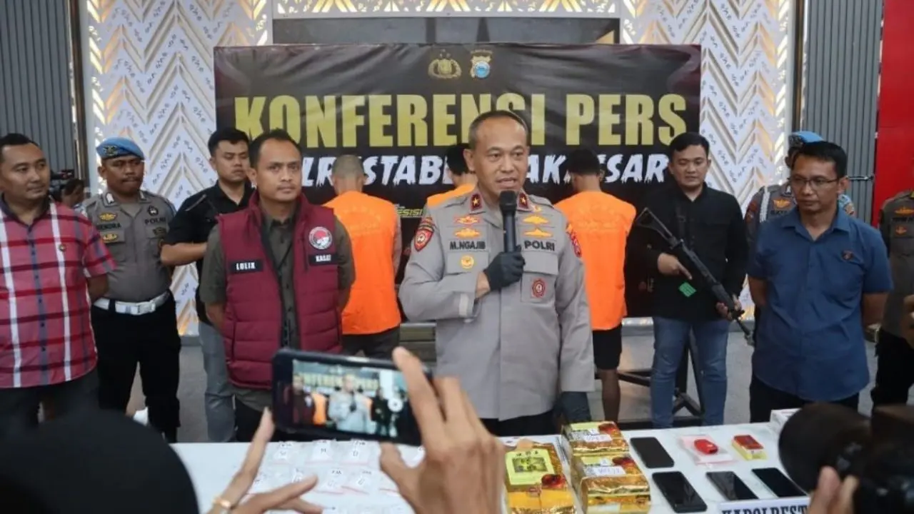 Kapolrestabes Makassar Ungkap Jaringan Narkoba, Sita 3,32 Kg Sabu Senilai Rp4,5 Miliar