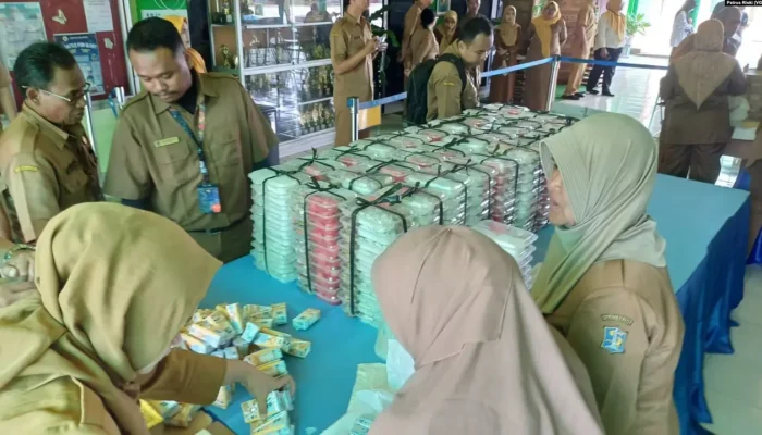 Program Makan Bergizi Gratis di Surabaya Diterima Positif, Namun Pengelola Kantin Khawatir Pendapatan Menurun