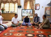 Melayat ke Rumah Duka Almarhum Alwi Hamu, Danny Beri Dukungan Moril dan Kenang Kebersamaannya