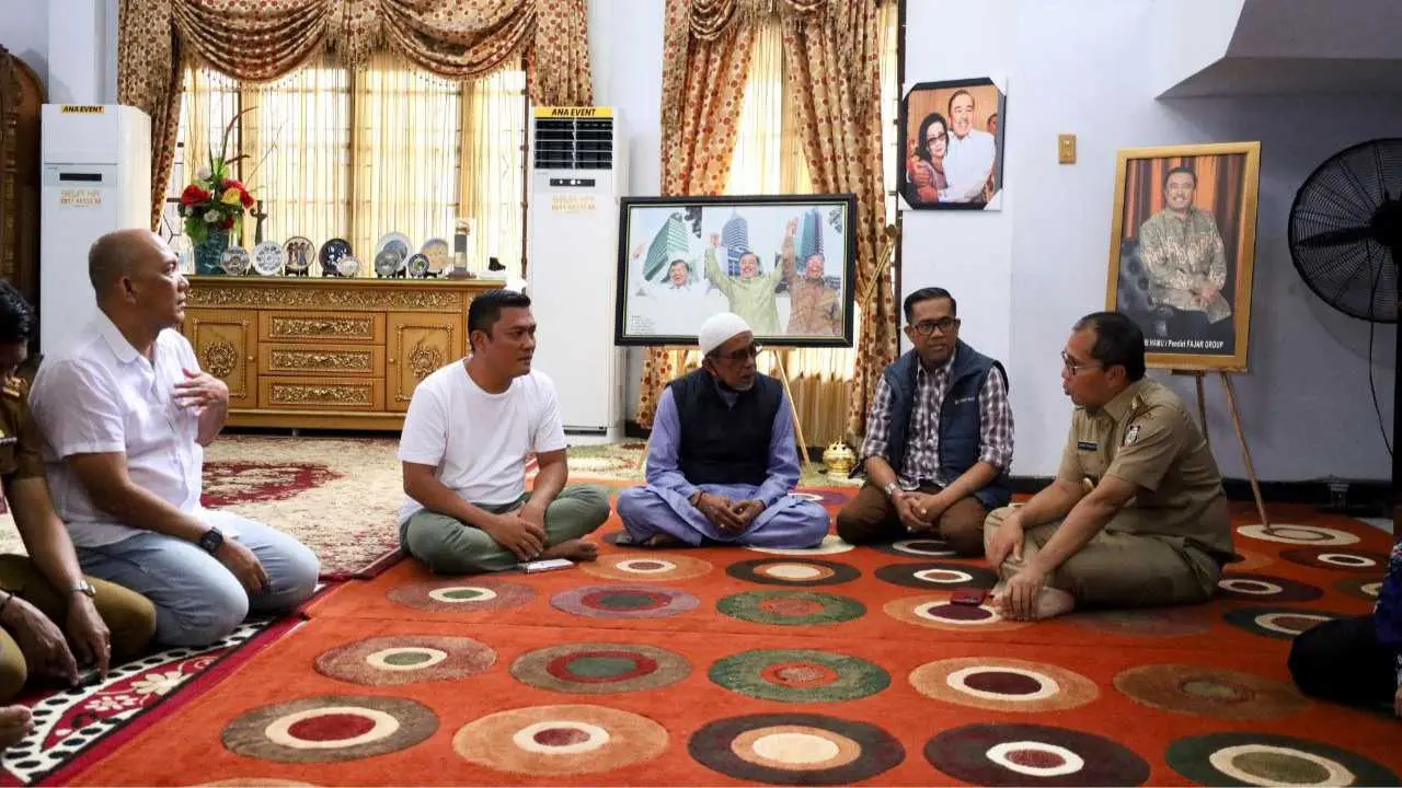 Melayat ke Rumah Duka Almarhum Alwi Hamu, Danny Beri Dukungan Moril dan Kenang Kebersamaannya