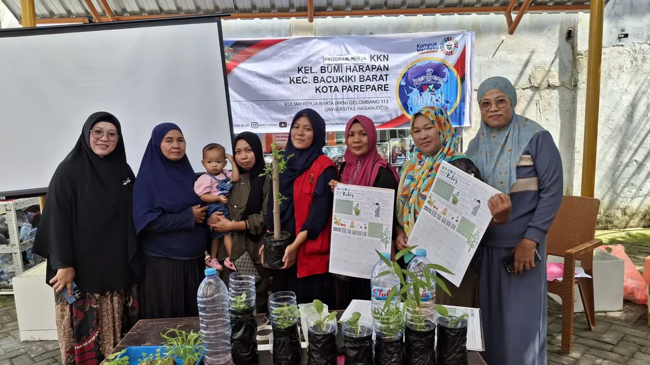 Mahasiswa KKN-T Unhas Ajak Warga Tanam Kelor sebagai Upaya Cegah Stunting Berkelanjutan
