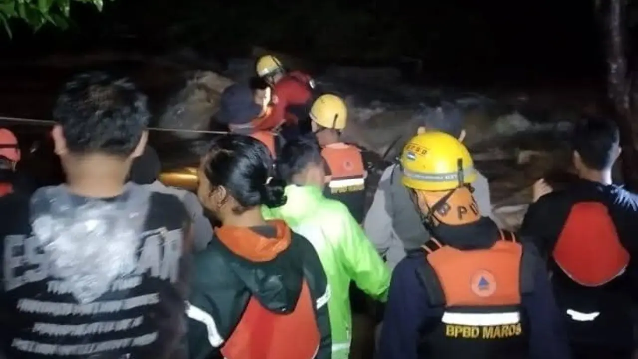 Tiga Mahasiswa Unhas Hanyut di Sungai Bislab Maros 2 Tiga Mahasiswa Unhas Hanyut di Sungai Bislab Maros