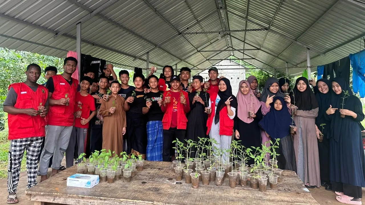 Mahasiswa KKN-T Unhas Kenalkan Pertanian Organik dengan Tanam Refugia di Pesantren Gowa