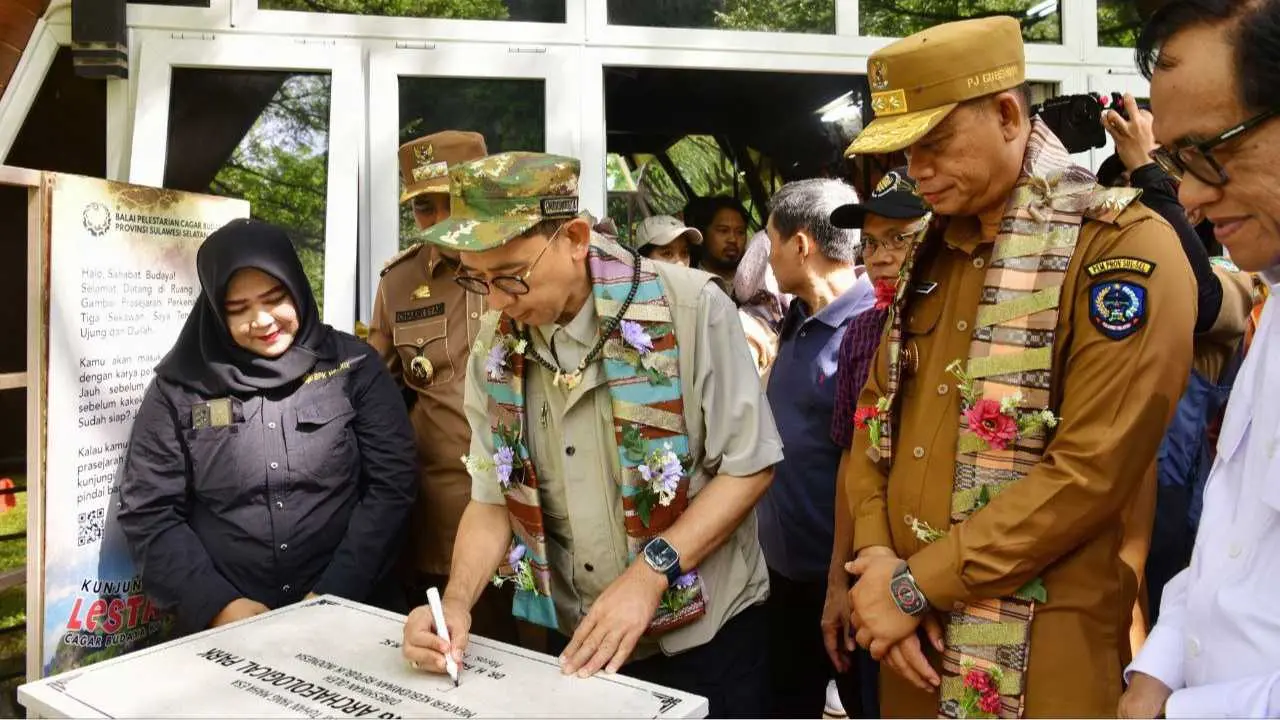 Prof Fadjry Dampingi Menteri Kebudayaan Resmikan Leang Leang Archaeological Park, Fadli Zon: Destinasi Kelas Dunia 2 Menteri Kebudayaan RI, Fadli Zon