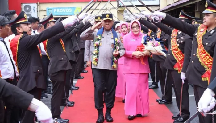 Brigjen Pol Mokhamad Ngajib Pamit dari Polrestabes Makassar, Tradisi Pedang Pora Iringi Kepergiannya